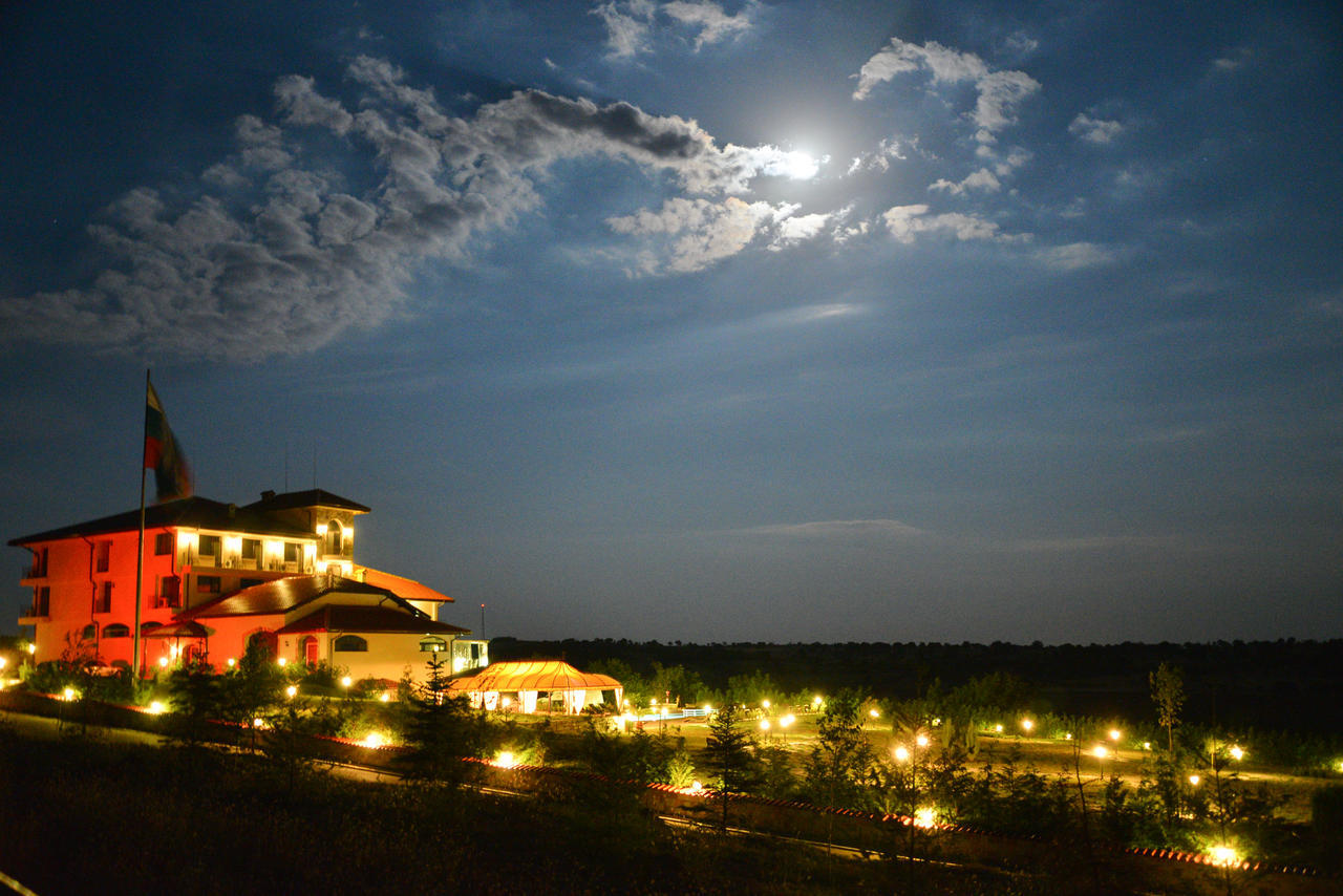 Chateau-Hotel Trendafiloff -B&B Chirpan Zewnętrze zdjęcie