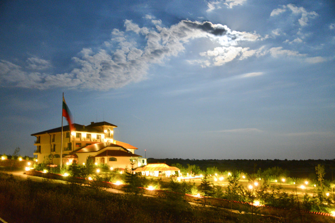 Chateau-Hotel Trendafiloff -B&B Chirpan Zewnętrze zdjęcie